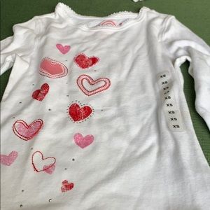 GAP Hearts Tee LS.  NWT XS